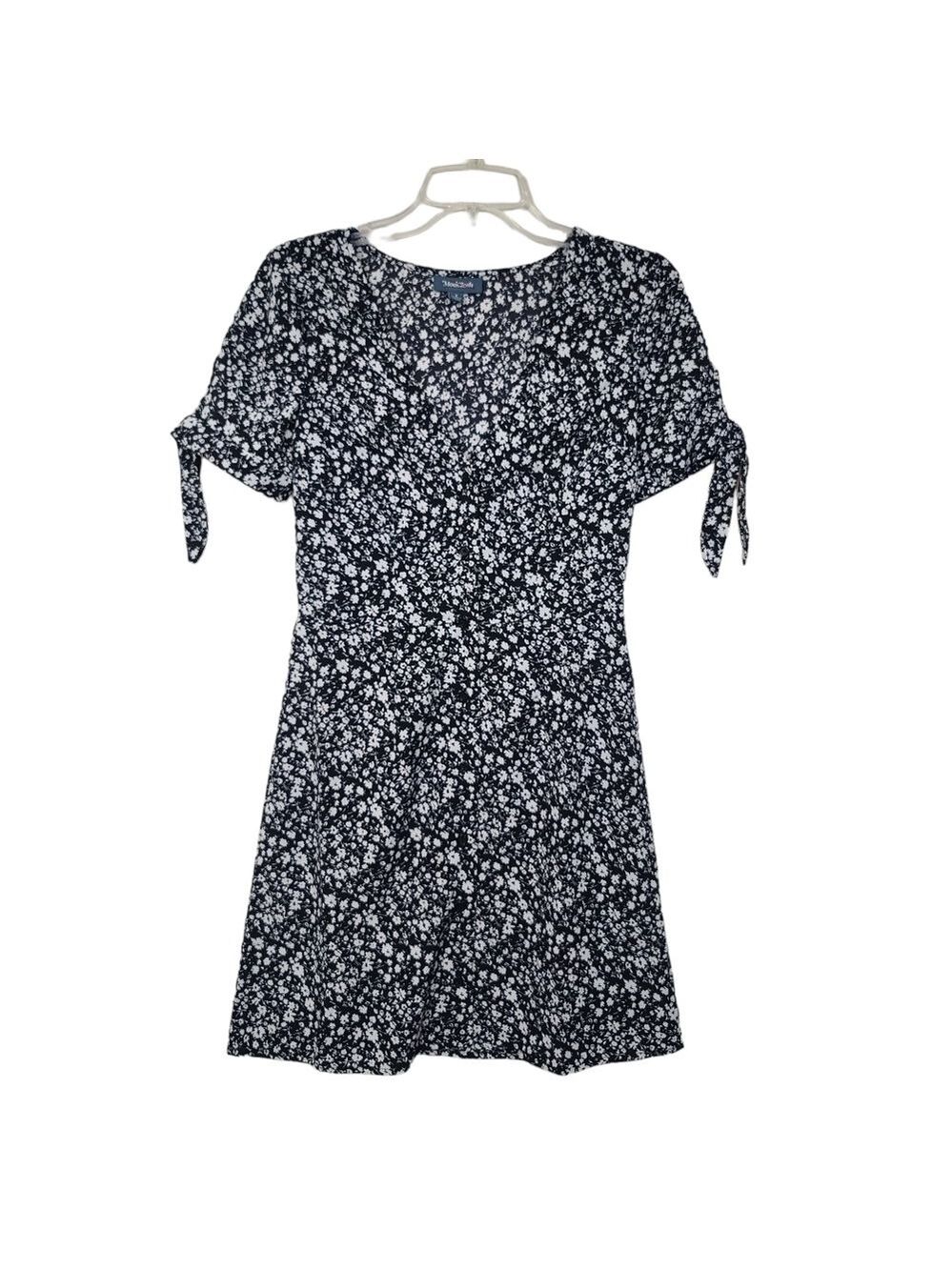 Modcloth Just Gotta Have It Floral V Neck Short Sleeves Black White Mini Dress 2